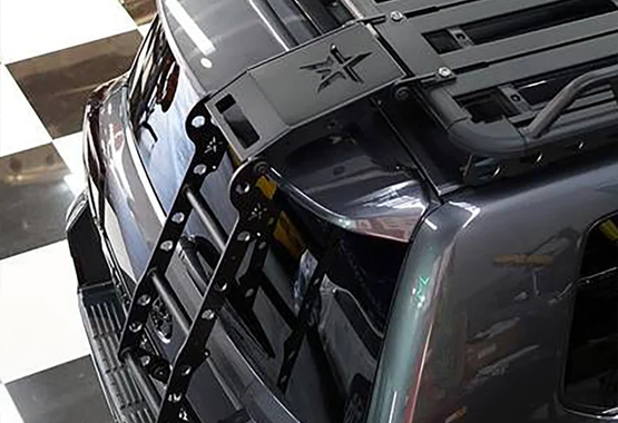rear mounted ladder accessory for roof rack equipped 4x4
